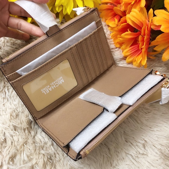 Michael Kors Jet Set Travel Double Zip Wristlet - Picture 4 of 8